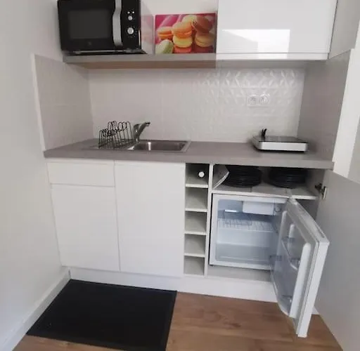 Maison Neuve Au Calme à 2 Pas Du Mans Et Des 24h. *