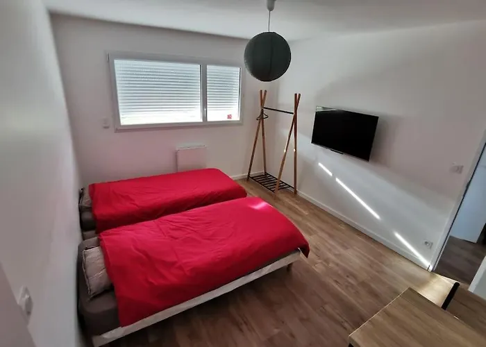 Maison Neuve Au Calme à 2 Pas Du Mans Et Des 24h. Casa vacanze *