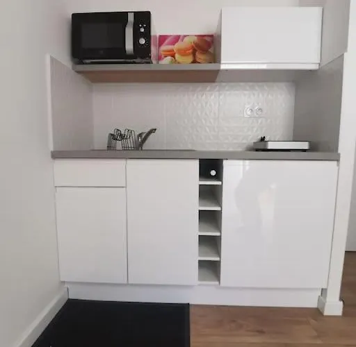 Maison Neuve Au Calme A 2 Pas Du Mans Et Des 24h. Vakantiehuis *